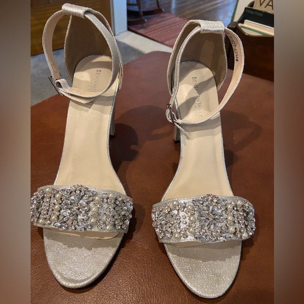 Benjamin Walk silver formal heels 👠